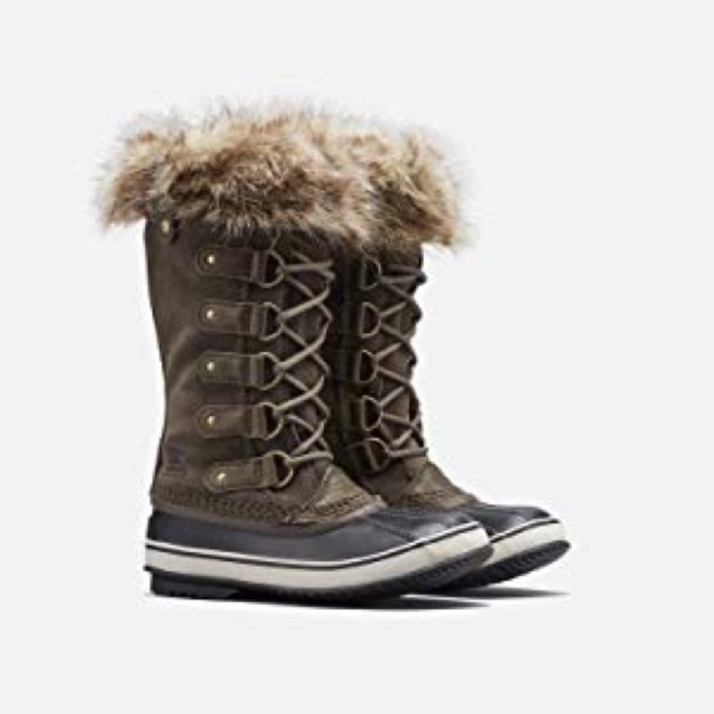 Joan of Arctic boots